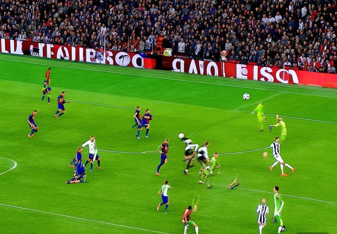 巴塞罗那VS尤文图斯：巅峰对决，控球与防守的世纪较量(图1)